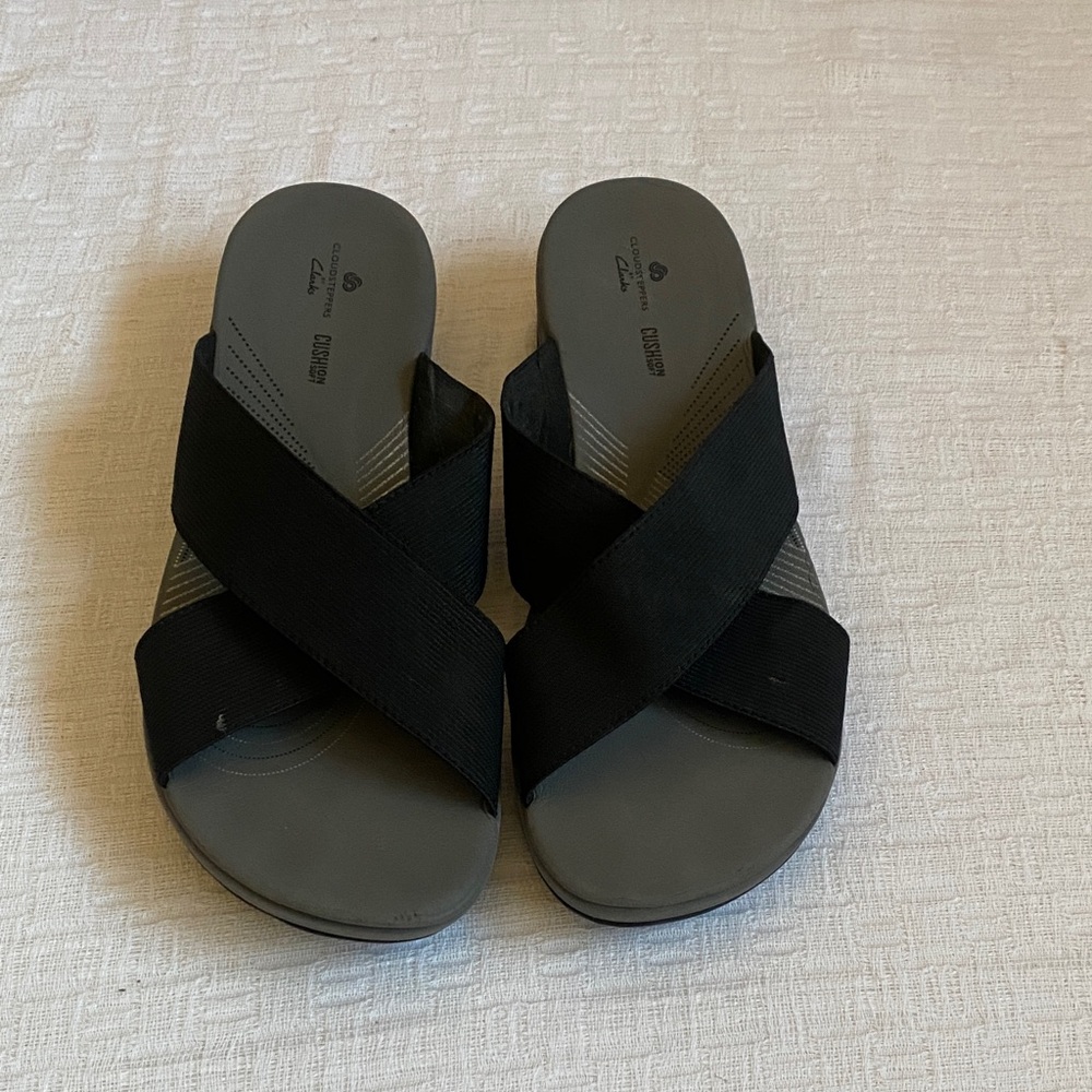 CLARKS   Women's Black and Gray Crisscross Sandals